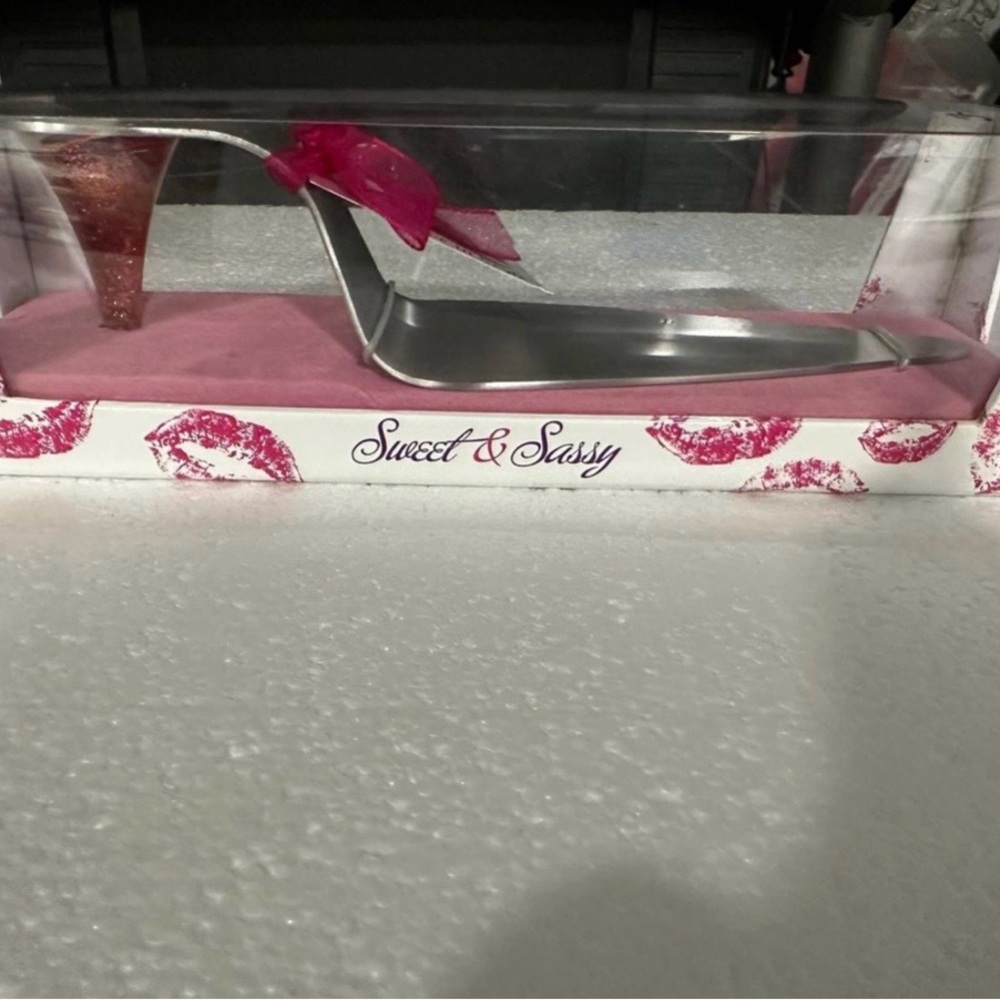 High Heel Cake Server with Removable Heel, Wild Eye Designs